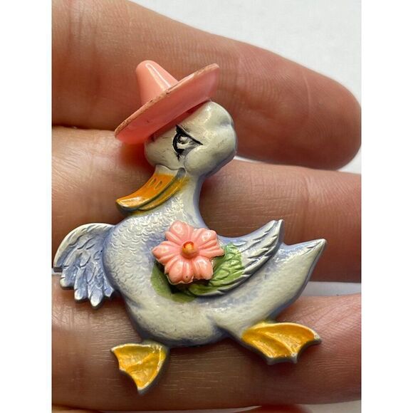 Vintage plastic Duck Brooch With Pink Hat & Flower pin - Picture 6 of 7